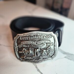 Levi's belt, featuring the signature "Two Horse" plaque buckle Leather Size 40